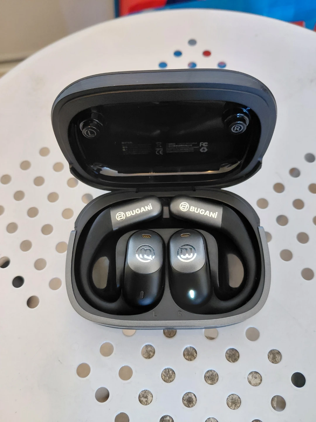 BUGANI Wireless Earbuds with Charging Case - photo 2