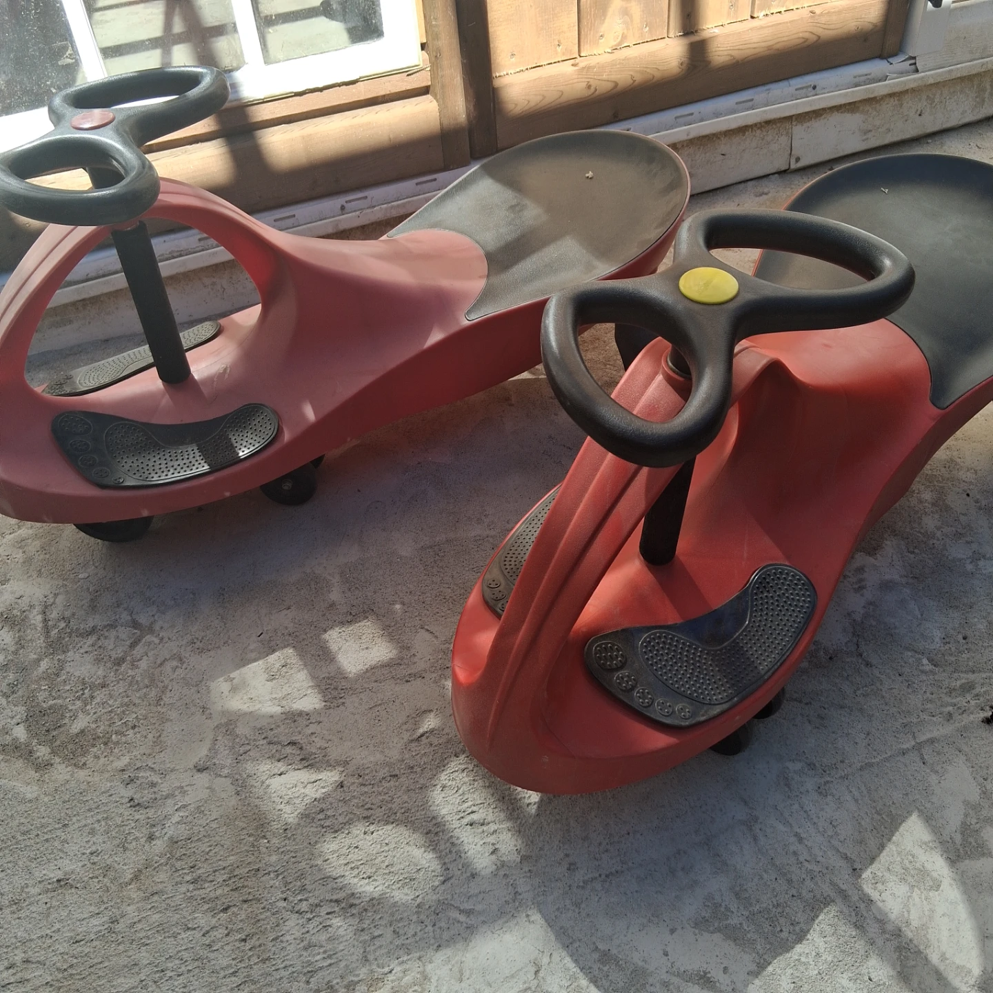 Red Ride-On Swivel Car Set - photo 2