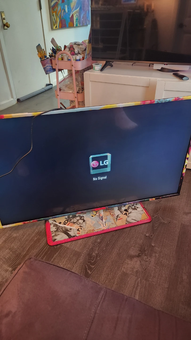 New 40 inch LG TV - photo 3