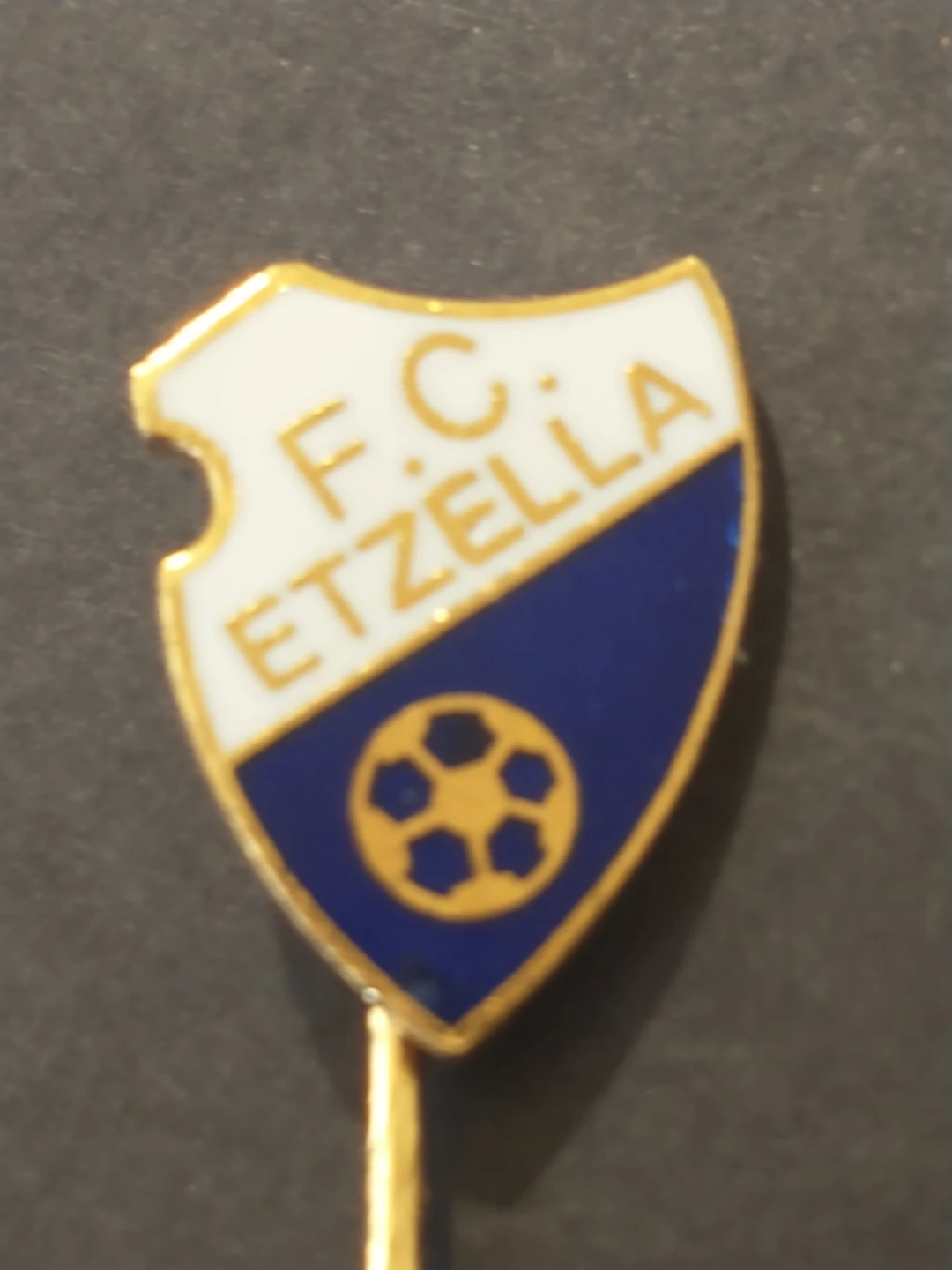 Rare FC Etzella Luxembourg pro football lapel pin