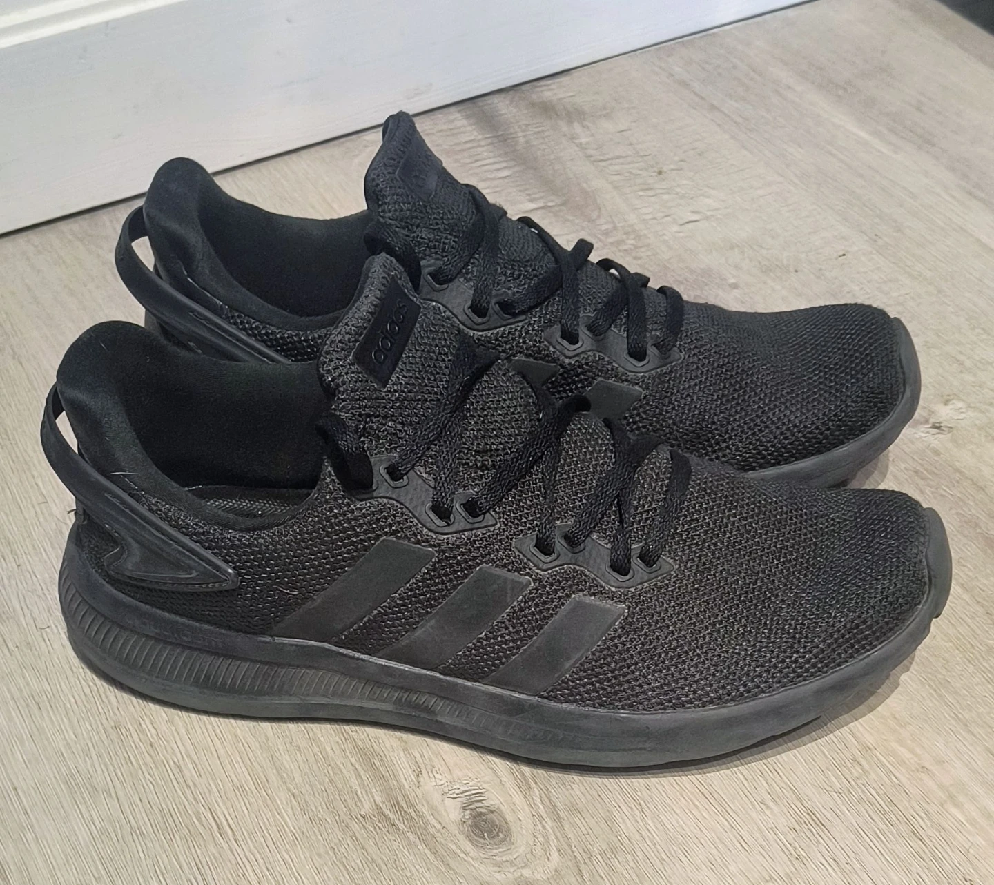Adidas Men's Black Running Shoes Size 10 - photo 2