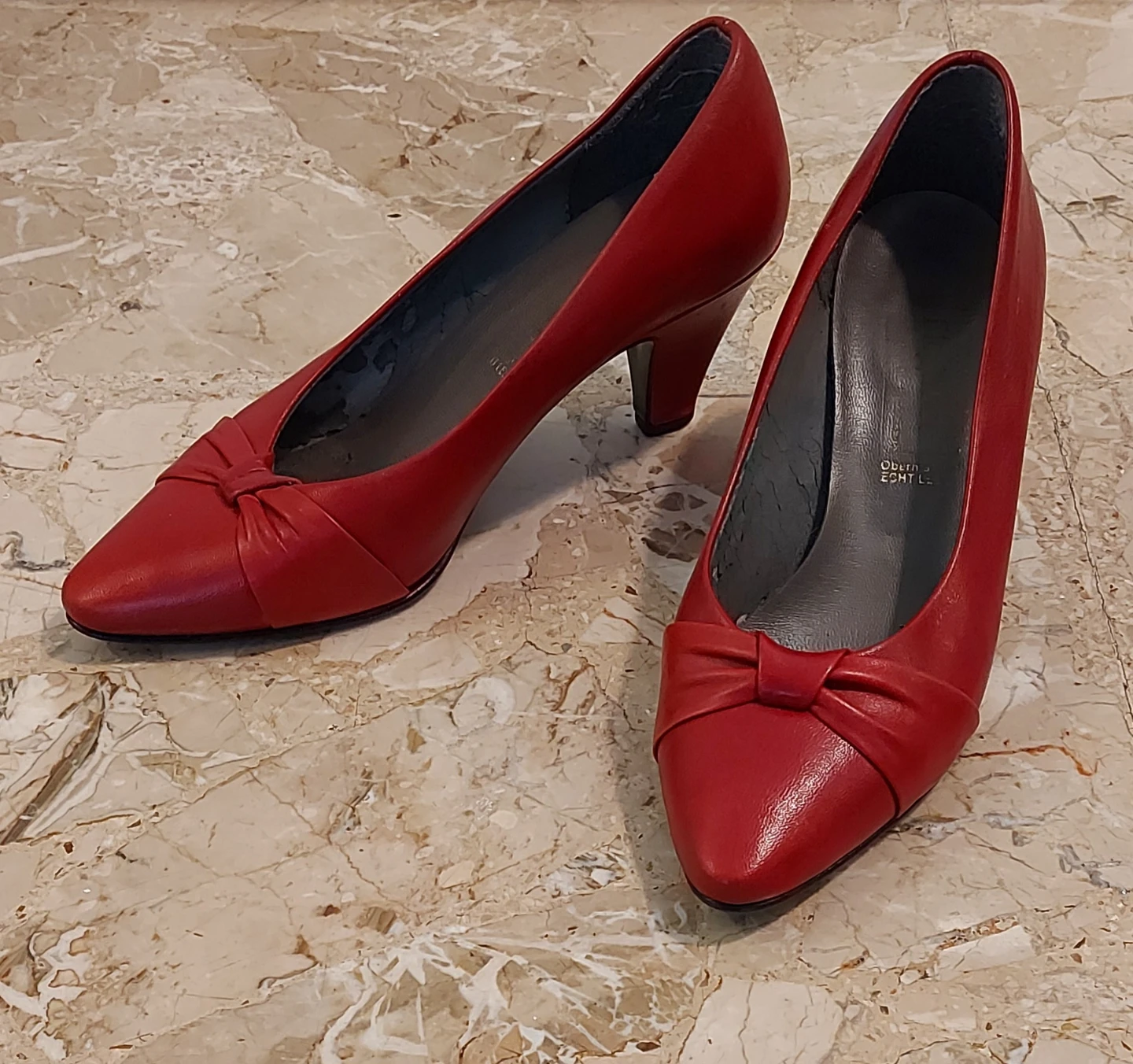 Red Leather Heeled Pumps with Bow Detail size 37
