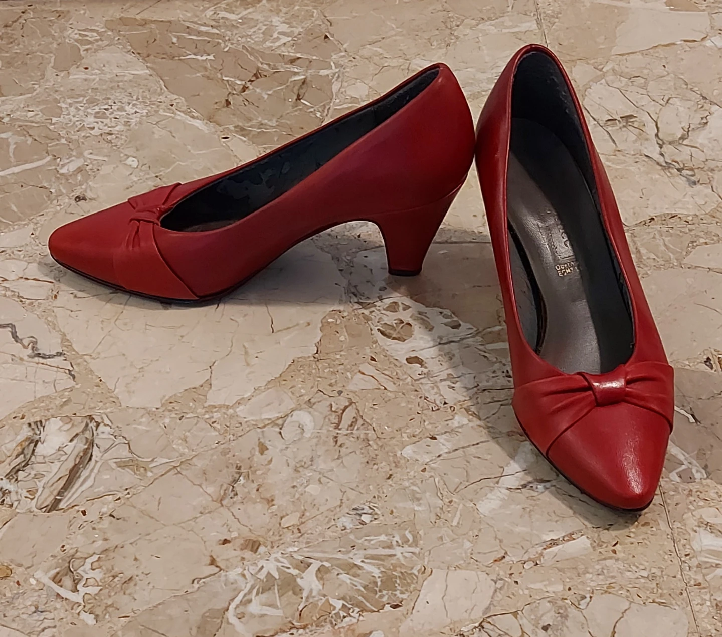 Red Leather Heeled Pumps with Bow Detail size 37 - photo 2