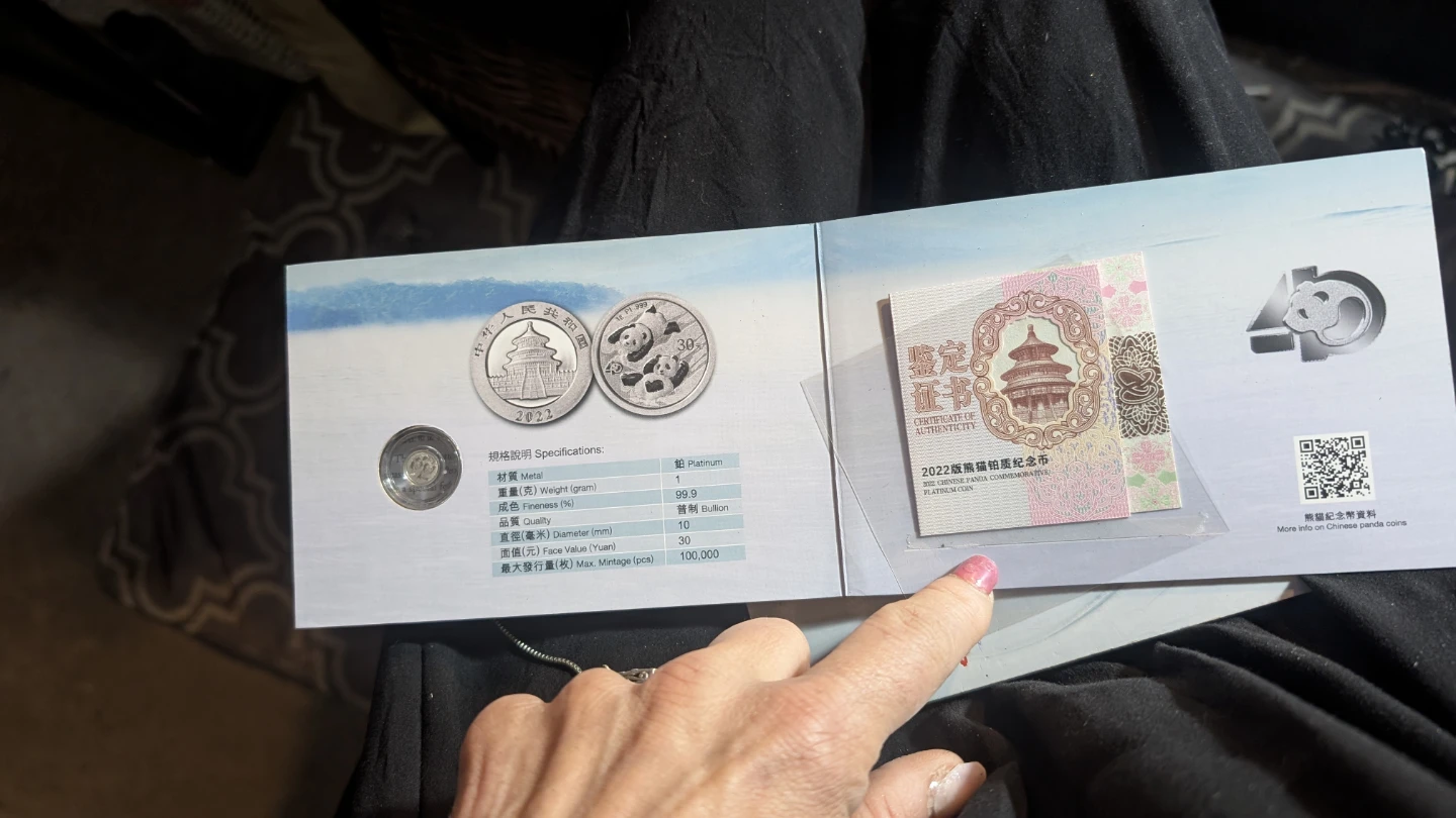 2022 Chinese Panda Commemorative Platinum Coin - photo 3