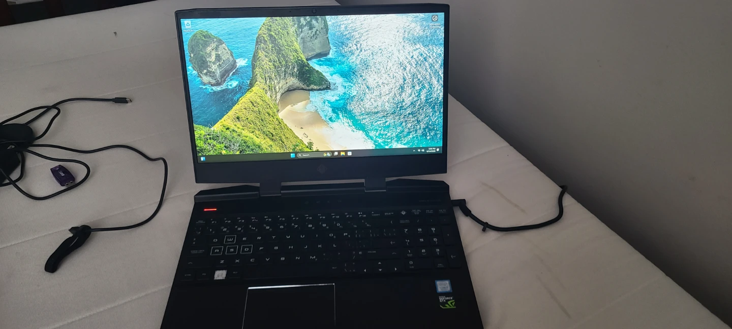 HP OMEN 17 Gaming Laptop  i7-8750H - photo 2