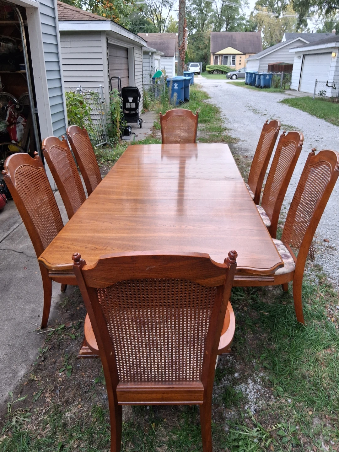 Wooden Dining Table and Chairs Set.Se Habla Espanol