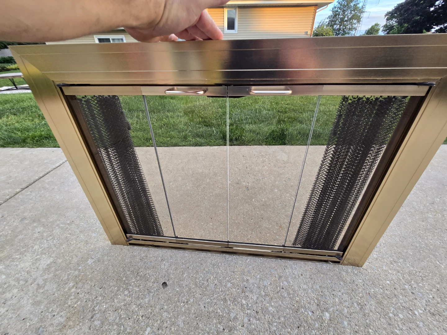 Brass fireplace frame with mesh screen and glass doors - photo 4