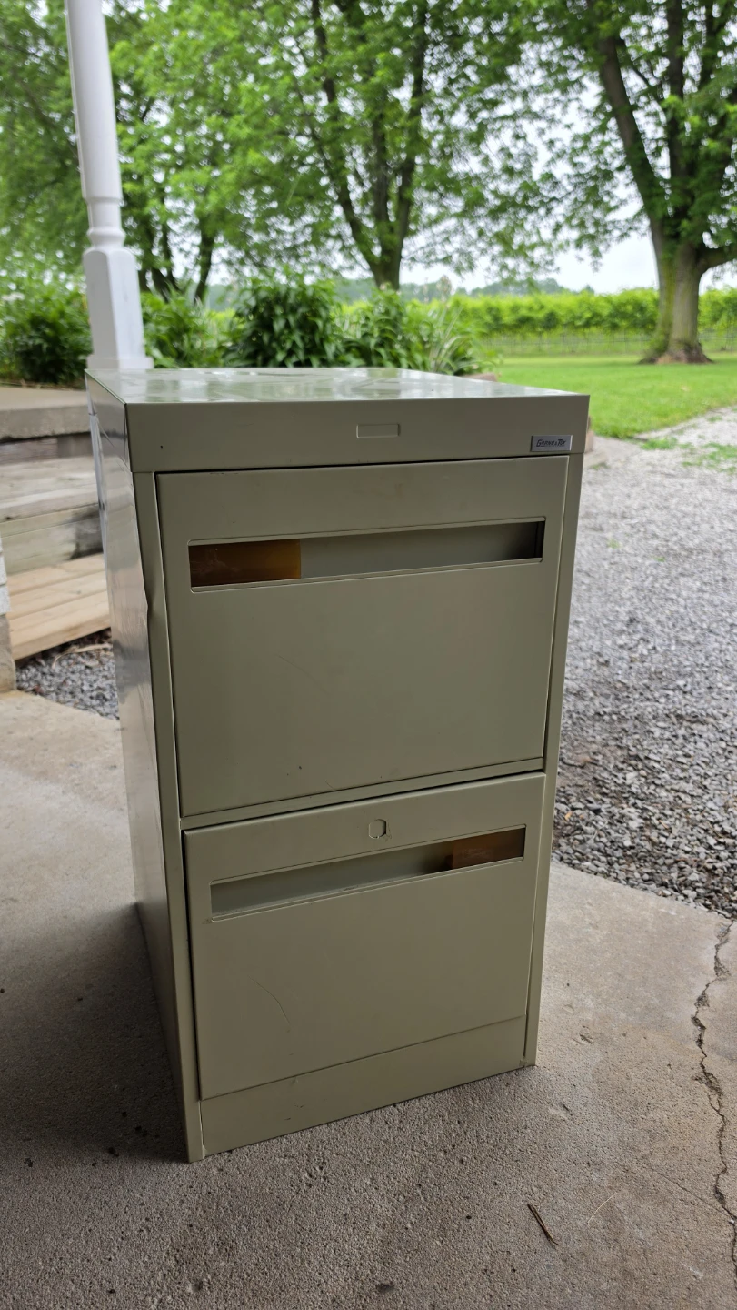 Grand & Toy Filing Cabinet