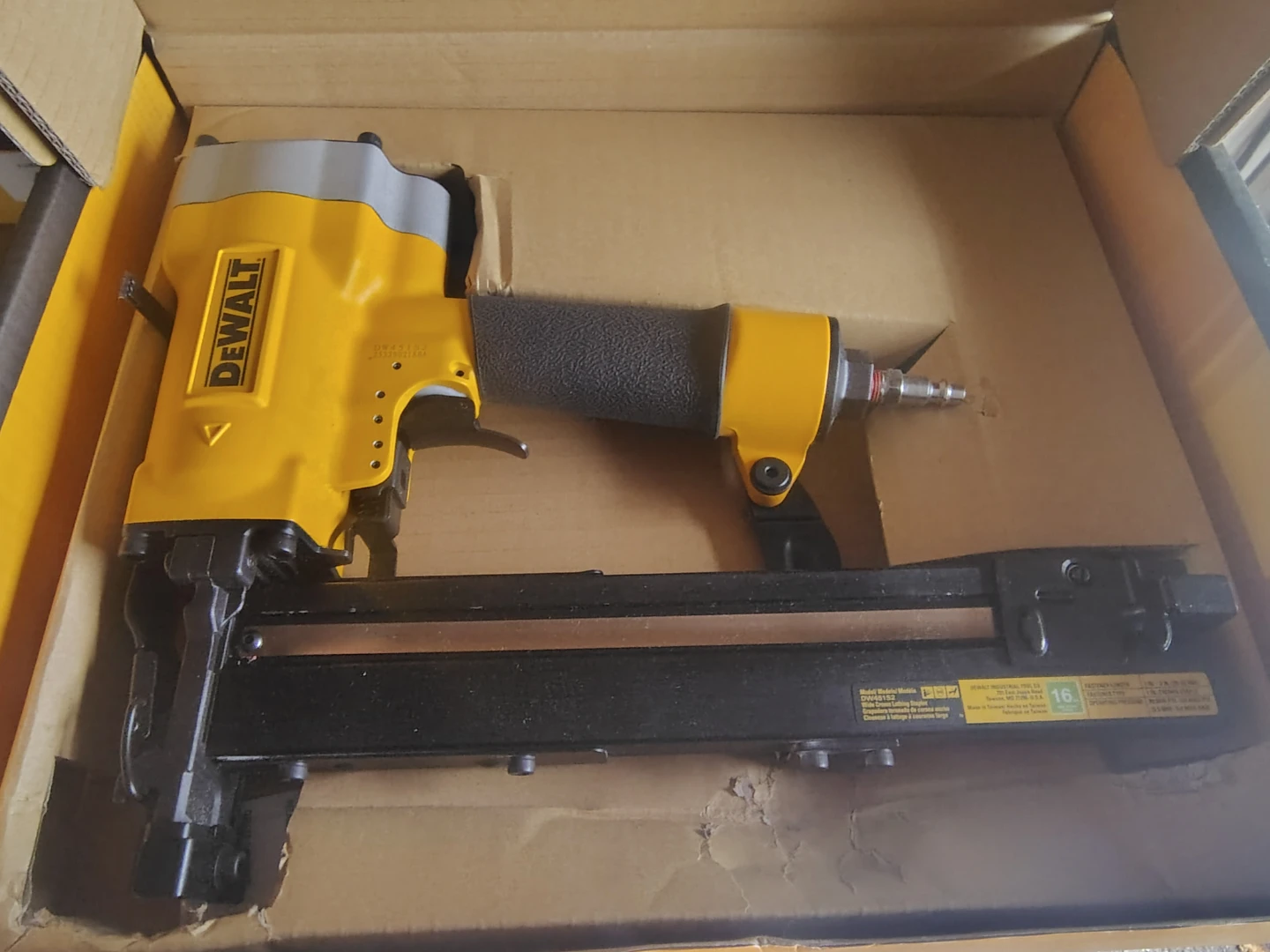 DEWALT 16 GA Wide Crown Lathing Stapler DW451S2 - photo 3