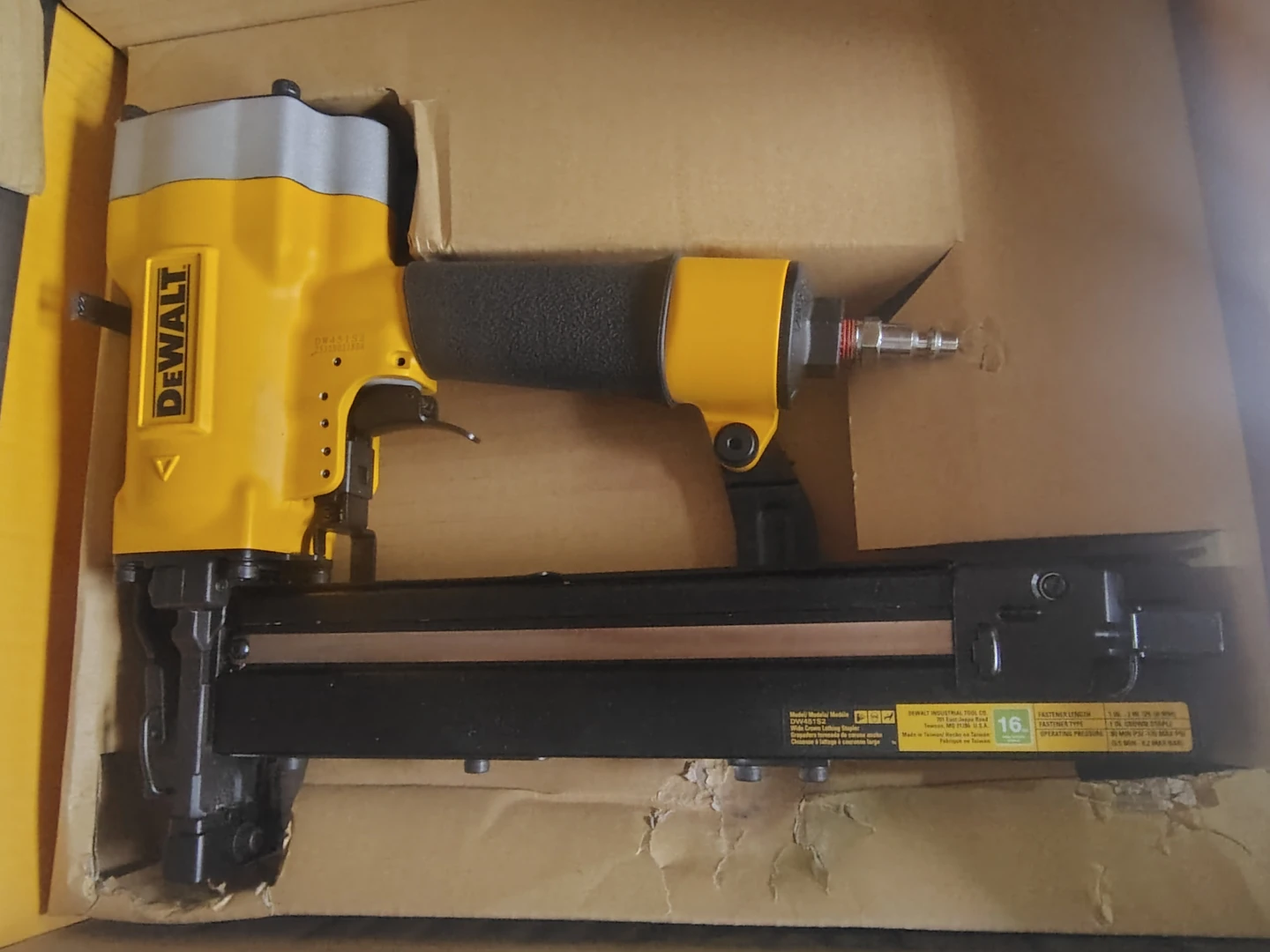 DEWALT 16 GA Wide Crown Lathing Stapler DW451S2 - photo 4