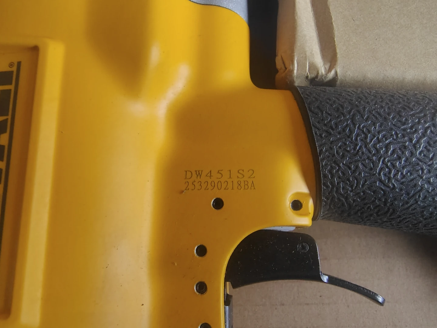 DEWALT 16 GA Wide Crown Lathing Stapler DW451S2 - photo 5