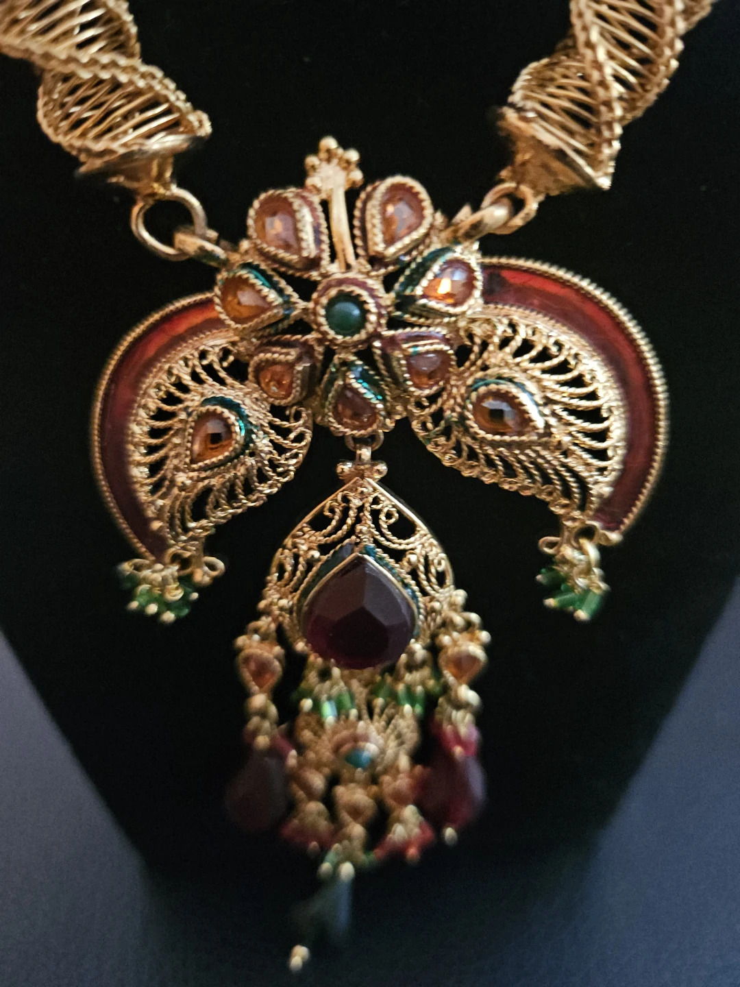Gold Tone Necklace with Embellishments
