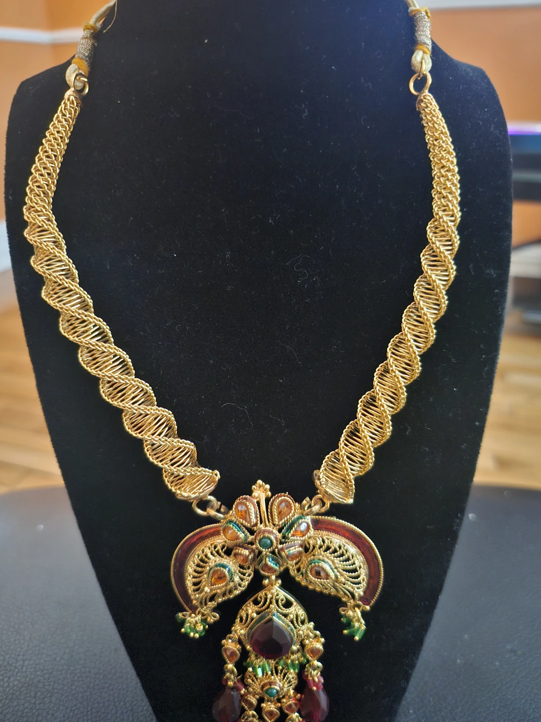 Gold Tone Necklace with Embellishments - photo 5