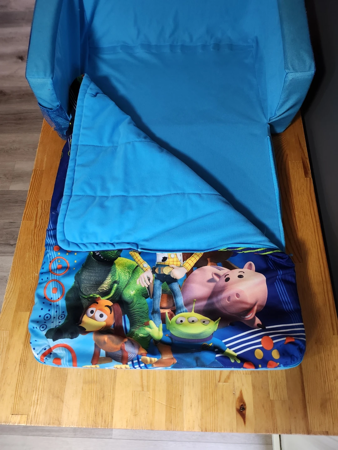 Disney Pixar Toy Story 2-in-1 Flip-Open Sofa - photo 4