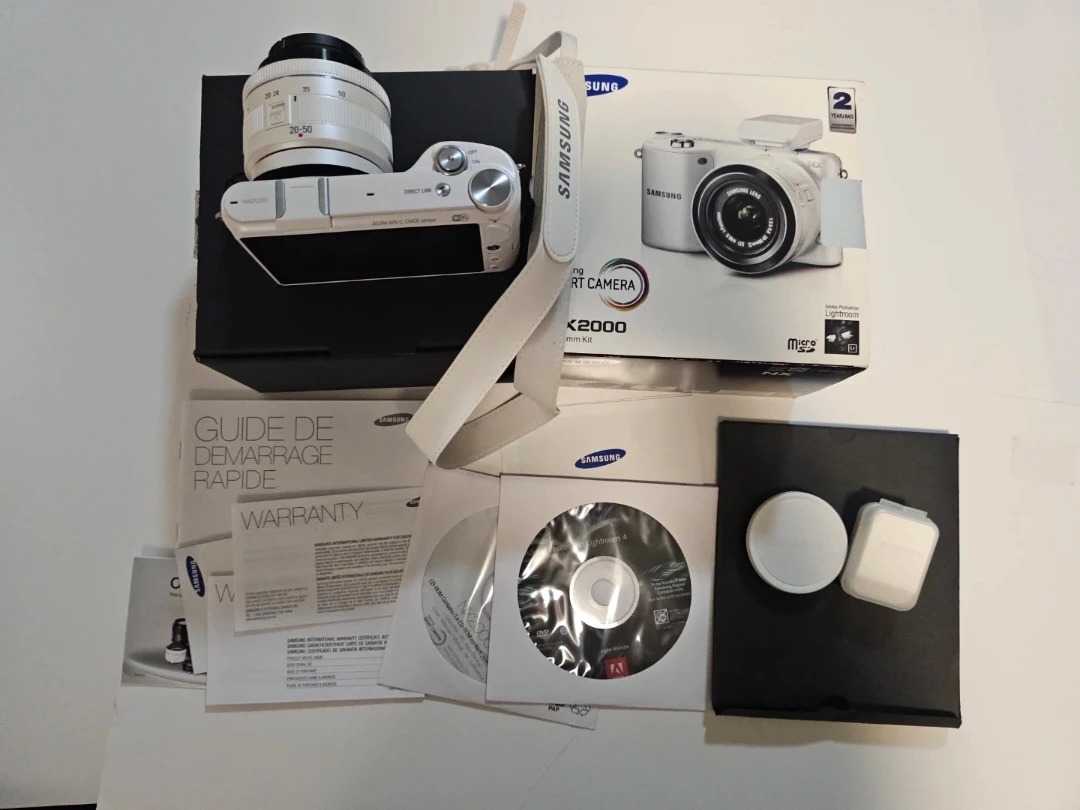 Samsung NX2000 Mirrorless Camera Kit