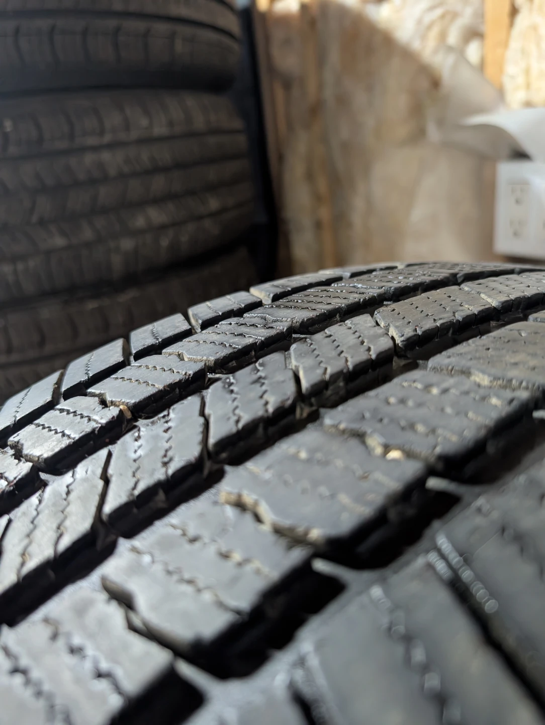 (4)-LT275/70R18 Michelin Defender LTX M/S  Load Range E - photo 4