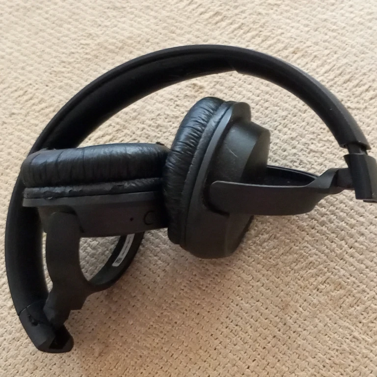 Black Over-Ear Headphones ⚽ - photo 2
