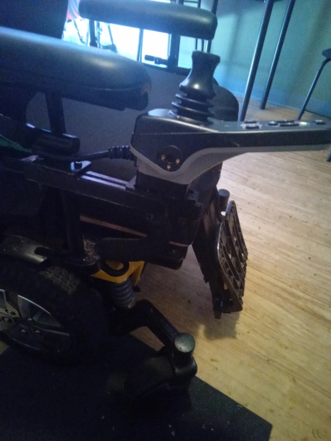 Quantum Power Wheelchair - photo 4