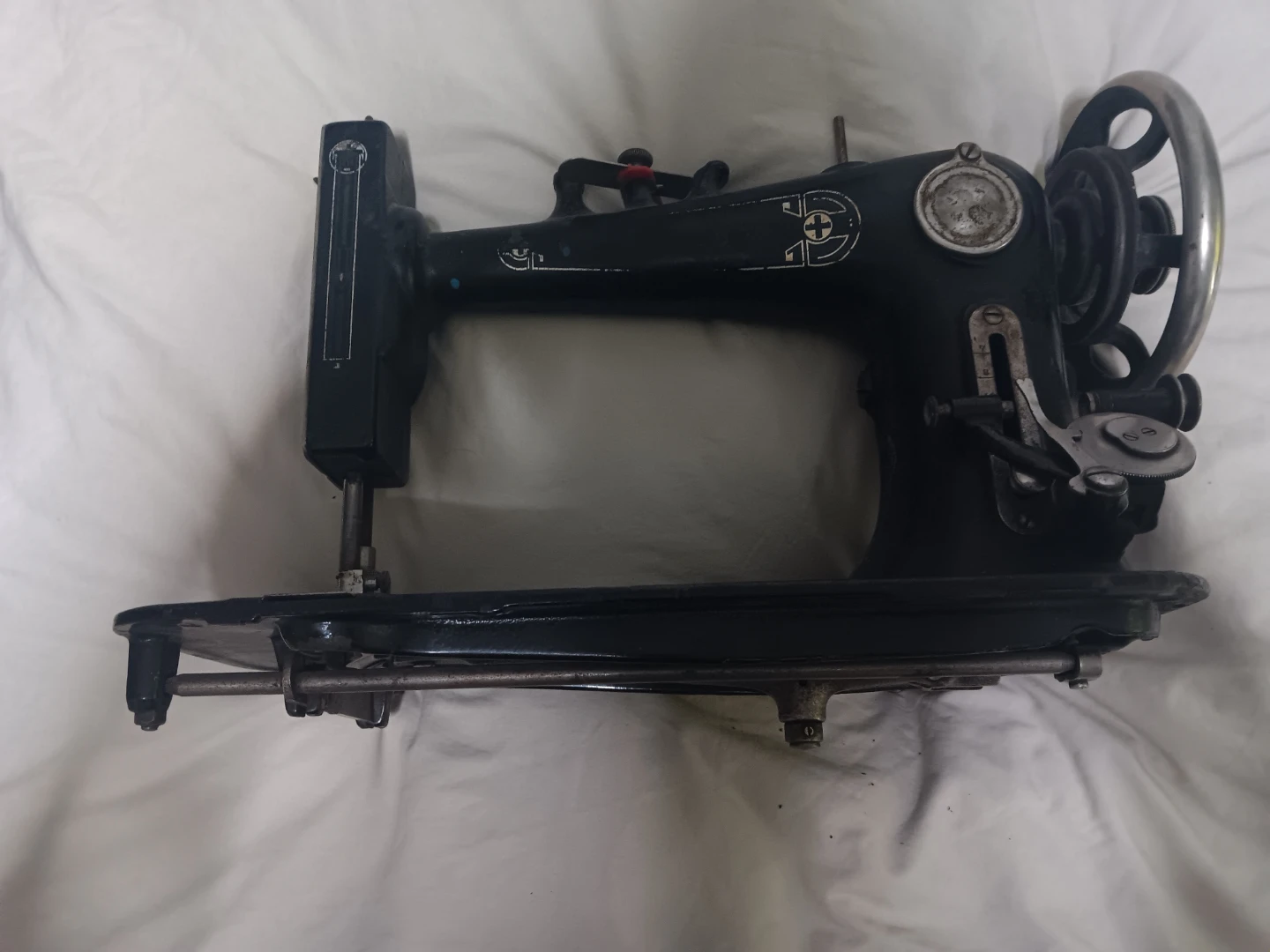 Vintage Singer Sewing Machine - photo 3