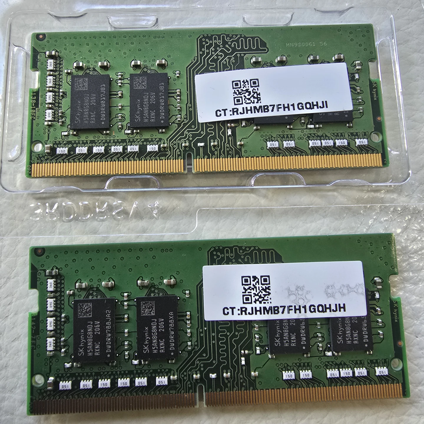 SK hynix 16GB(2×8 GB) DDR4 PC4-3200AA RAM Stick - photo 2
