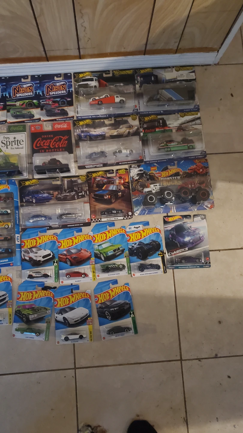 Hot Wheels & Batman Die-cast Cars Collection - photo 2