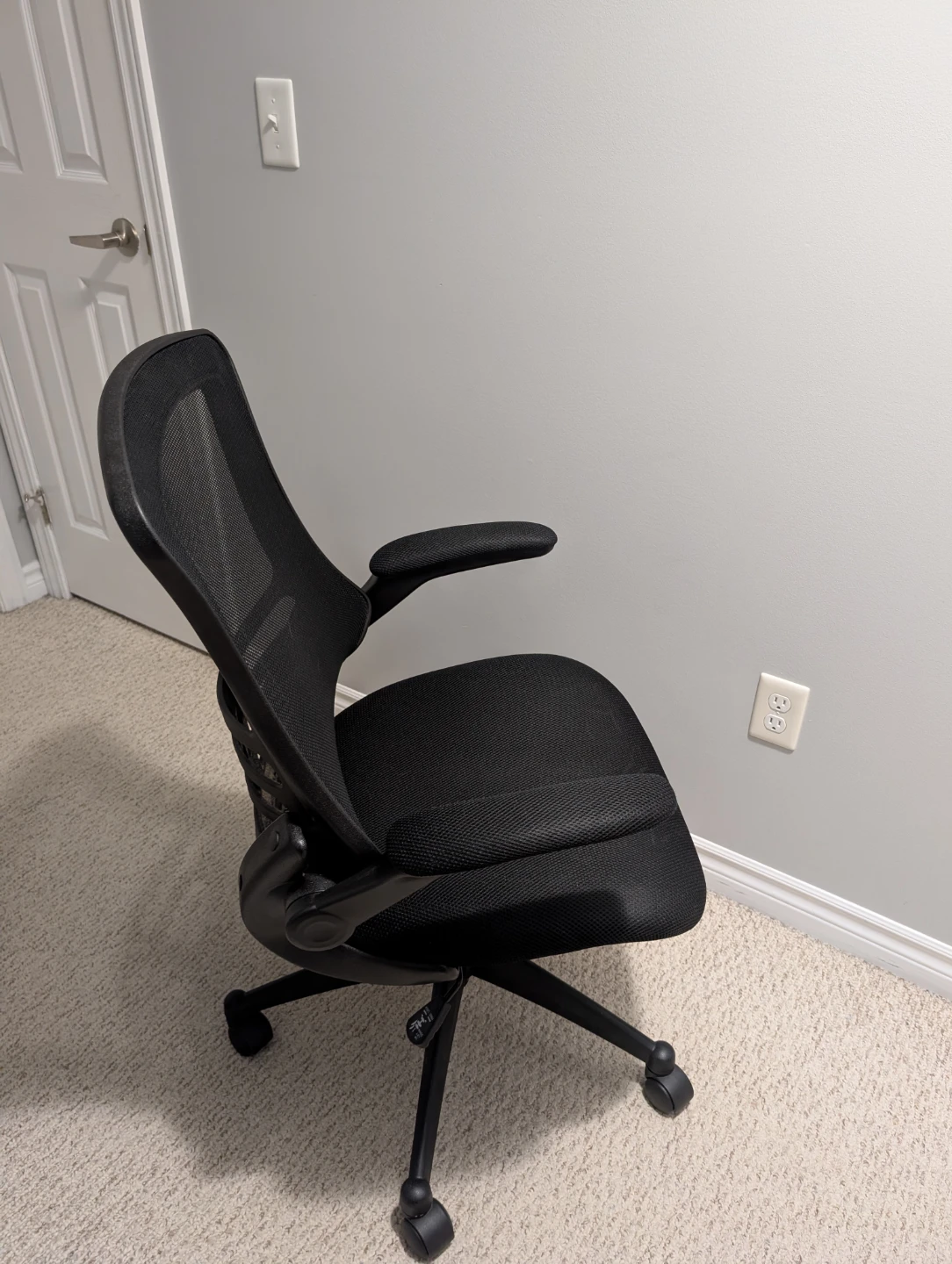 Black Mesh Office Chair - photo 2
