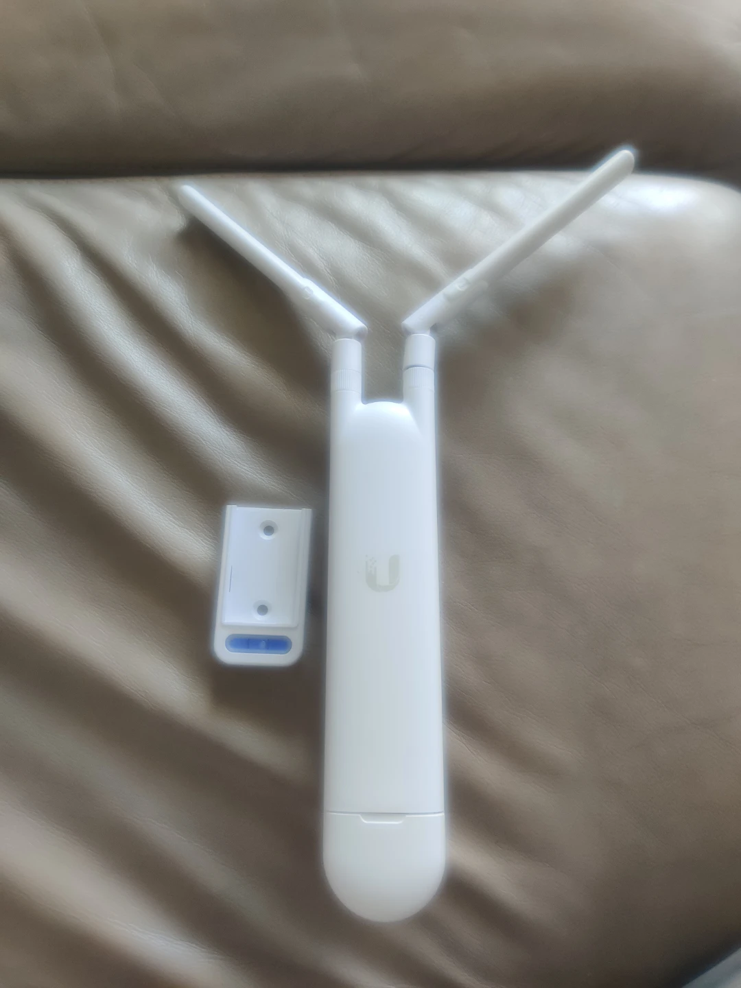 Ubiquiti UniFi AC Mesh UAP-AC-M Wi-Fi Access Point - photo 4