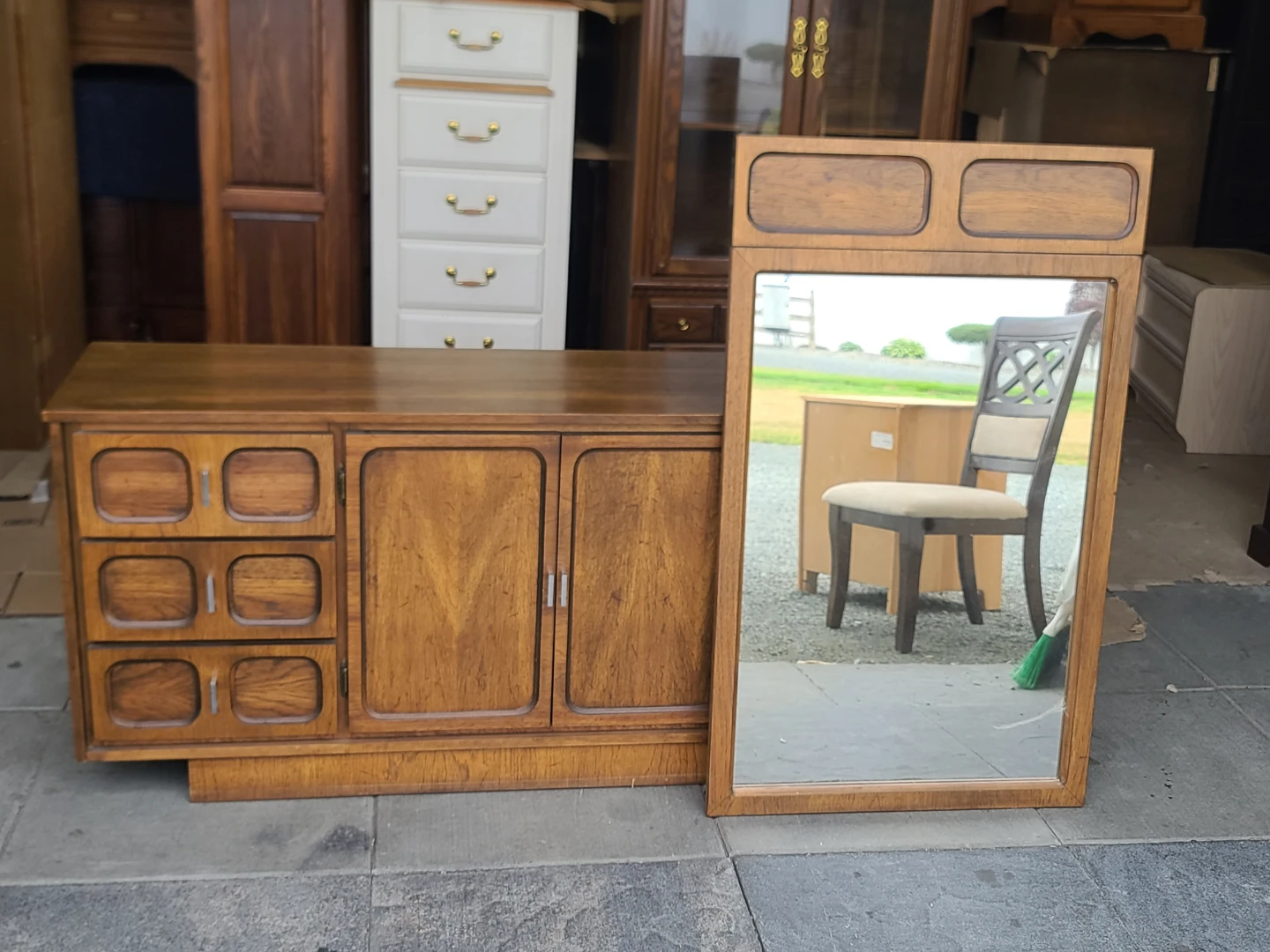 Vintage 1970s Walnut Credenza / Sideboard Wirh Mirror - photo 2