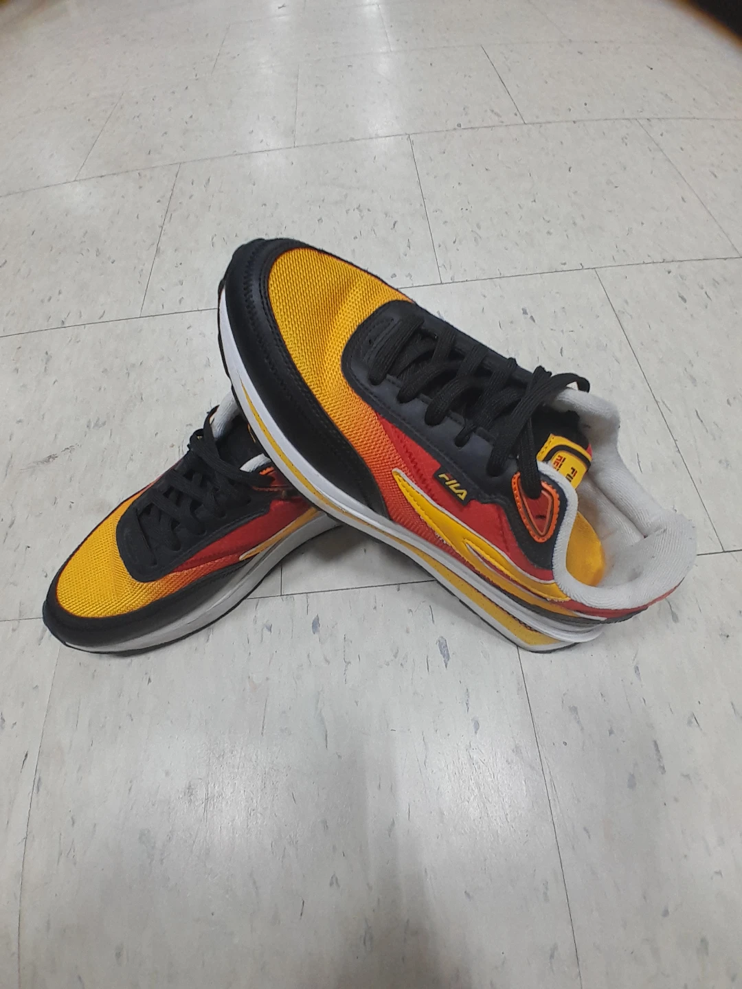 Fila Retro Sneakers Size 7 - photo 2