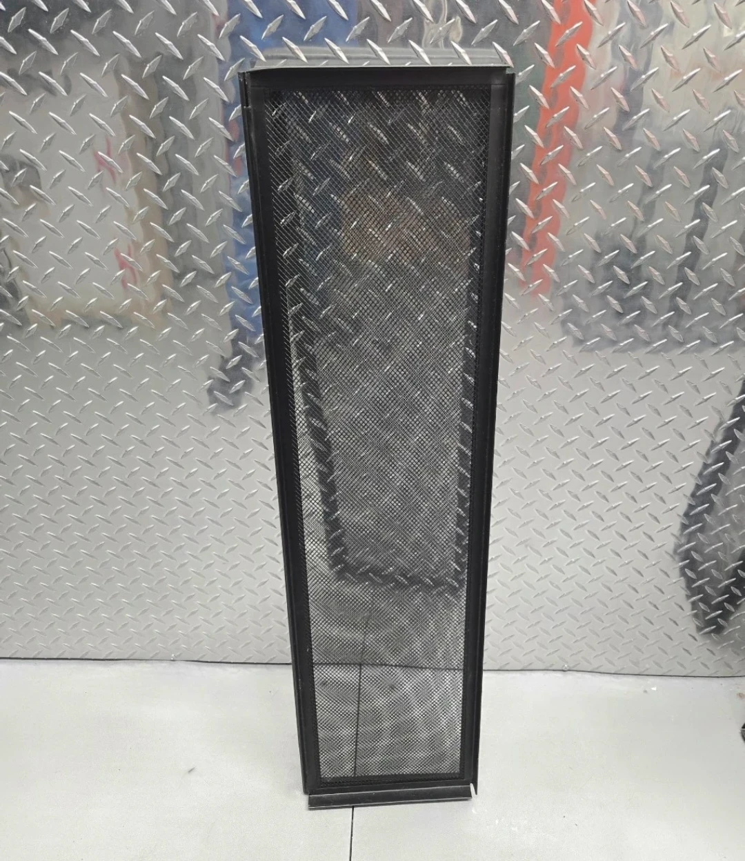 Heavy-Duty Folding Metal Screen Lid for 40 Breeder - photo 2