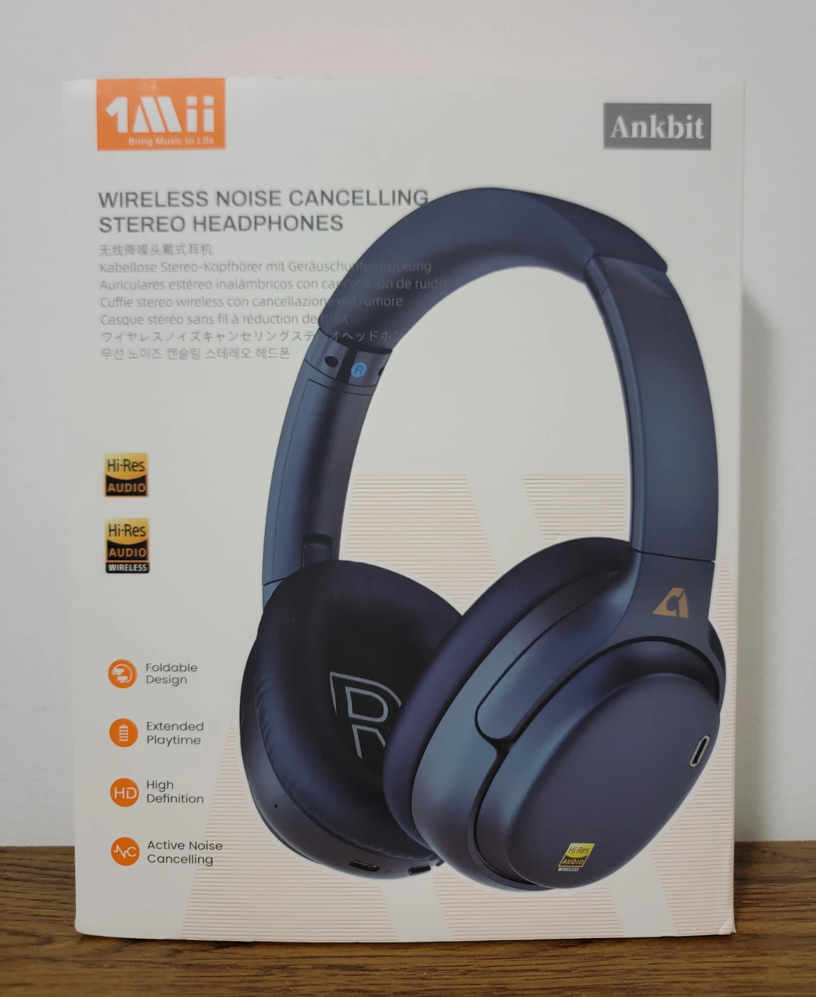Noise canceling headphones