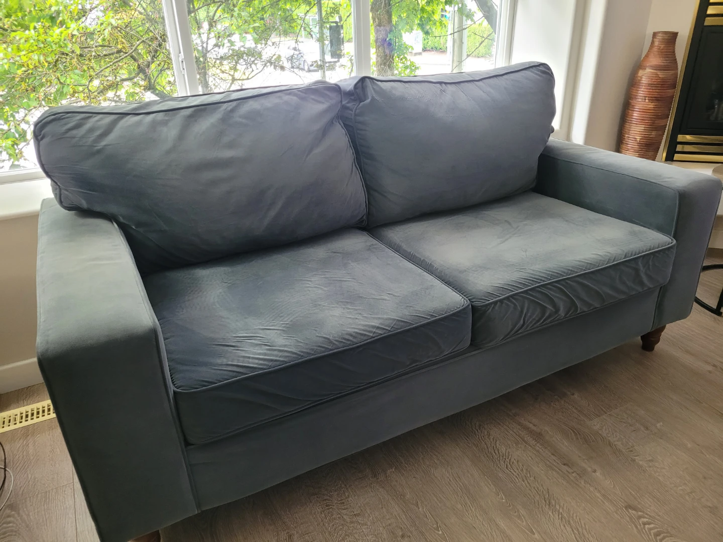 Grey 2-Seater Sofa Very clean, no stains or tears. - photo 3