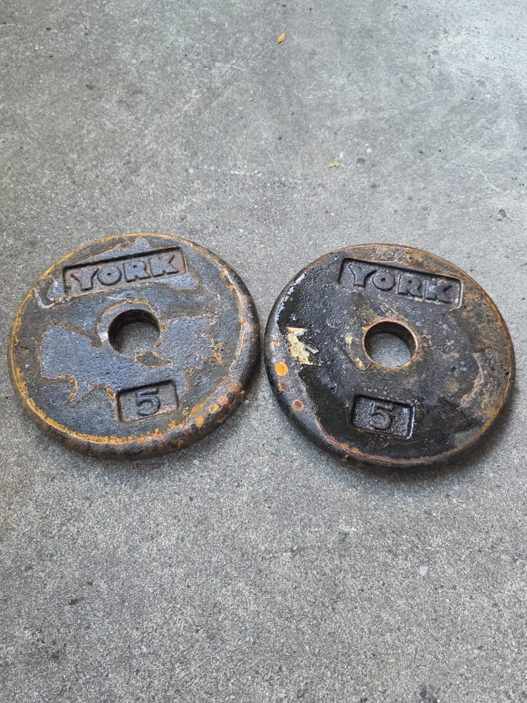 2x York 5lb Weight Plates ⚽️