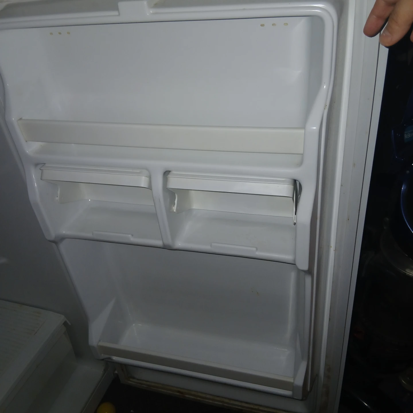 White Refrigerator with Freezer - Fair - photo 4