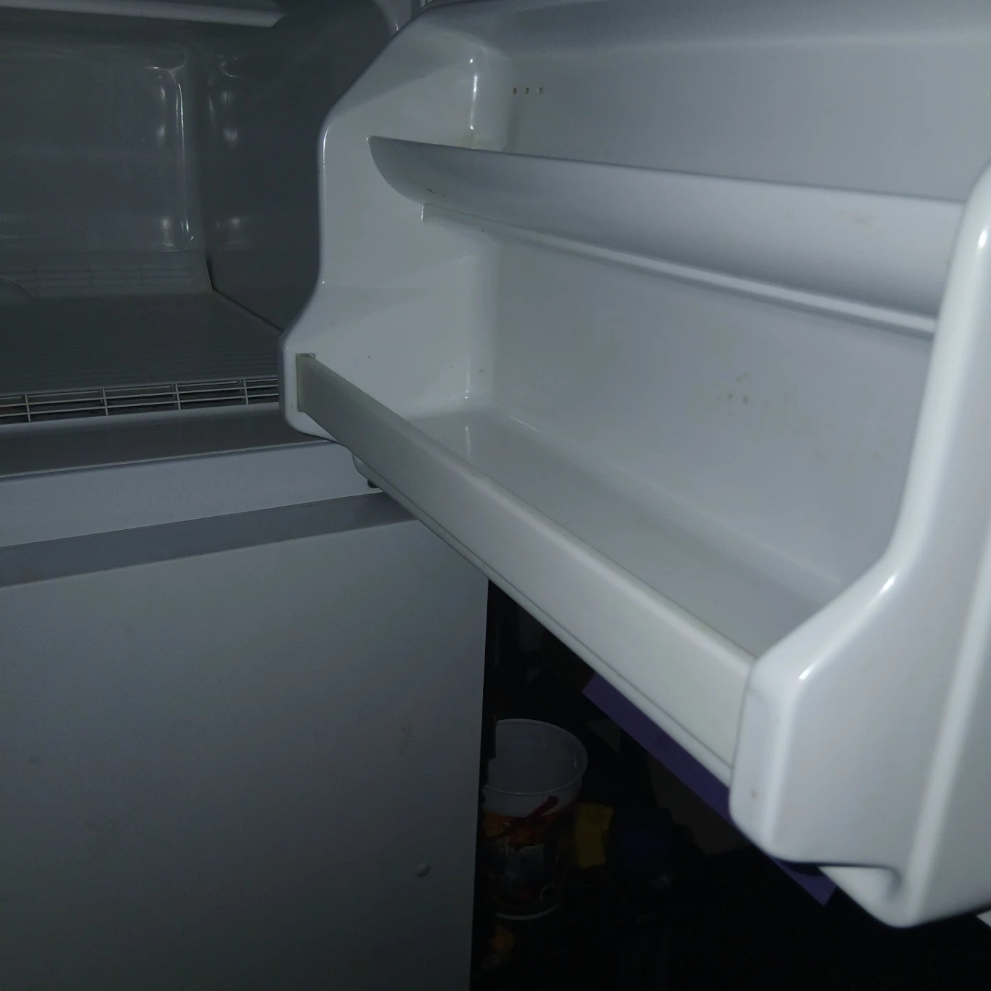 White Refrigerator with Freezer - Fair - photo 5