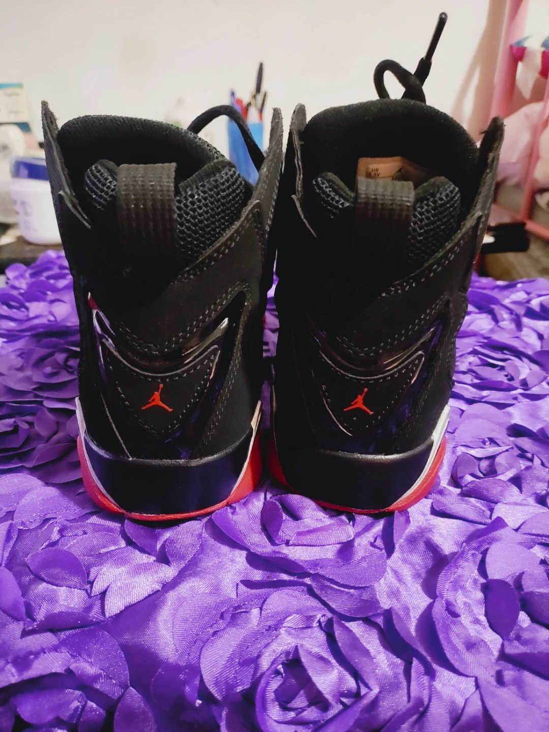 Jordan True Flight Black Red Basketball Shoes size 5.5Y - photo 3