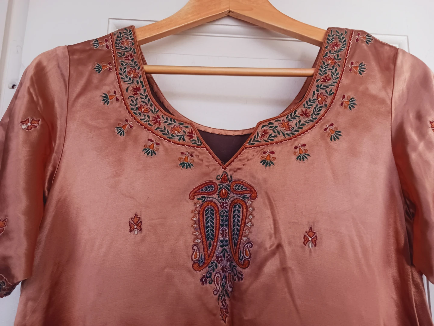 New !! Beautiful Indian Satin Silk Embroidered Tunic Top/ Dress - photo 3