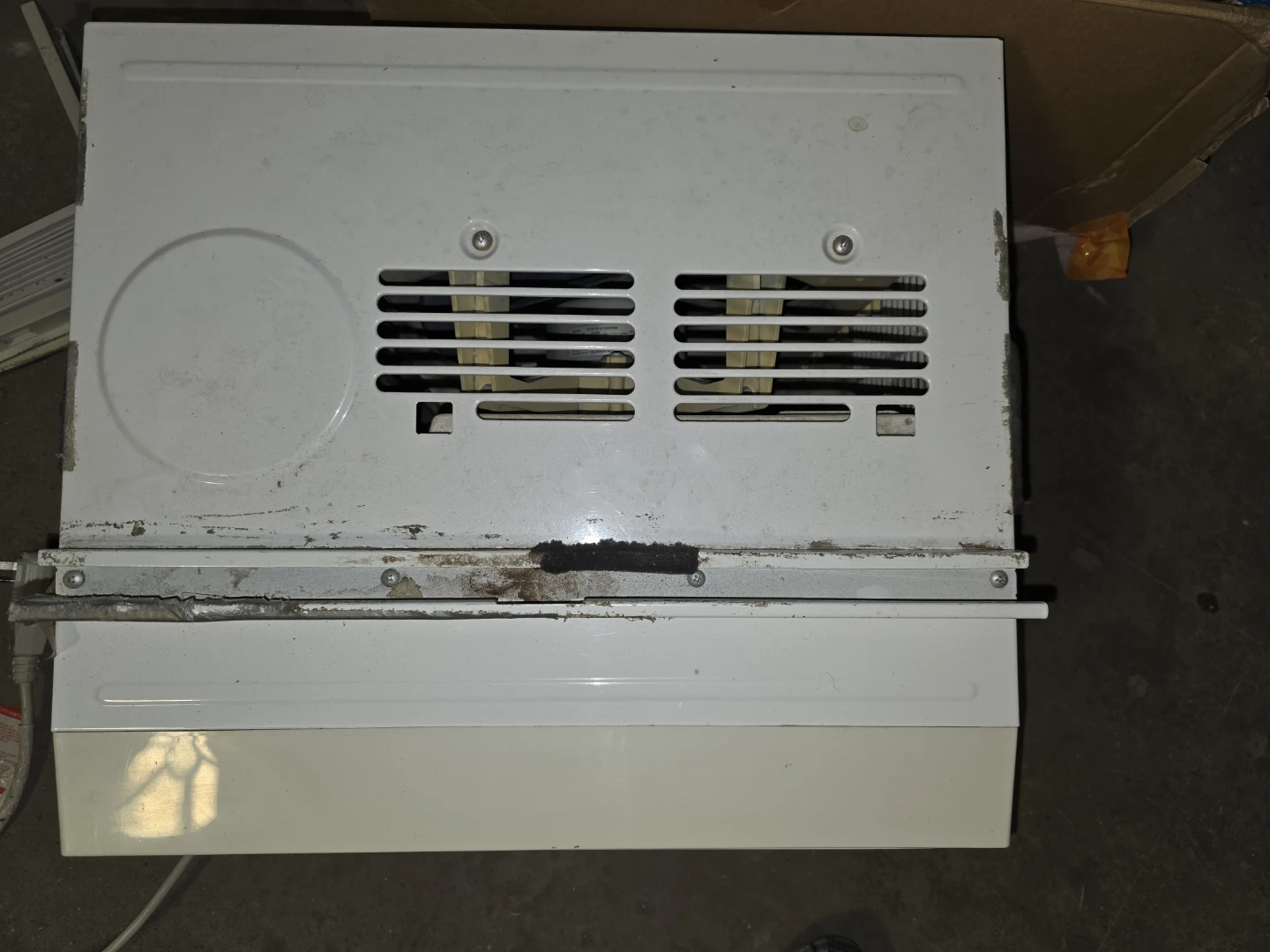 Window Air conditioner 6,000 BTU with remote - photo 4
