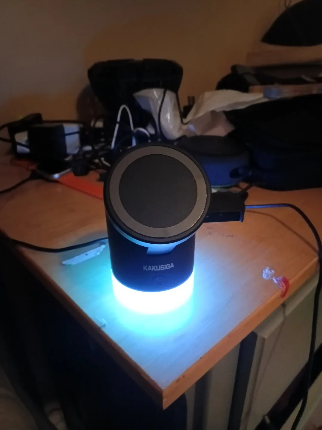 KAKUSIGA Portable Wireless Charger Lamp - photo 3