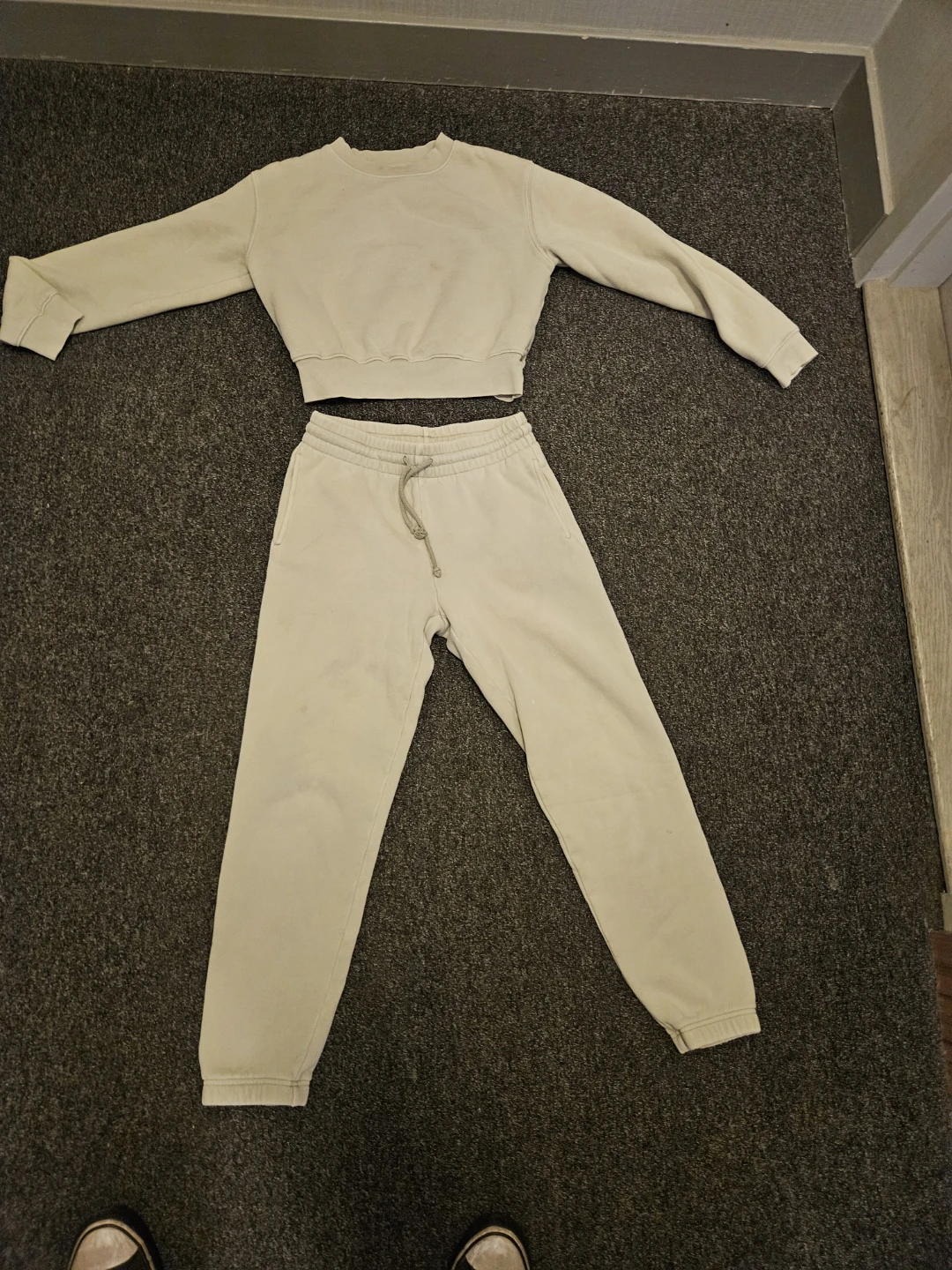 TNA/ ARITZIA  Grey Sweatpants and crop sweater - XS