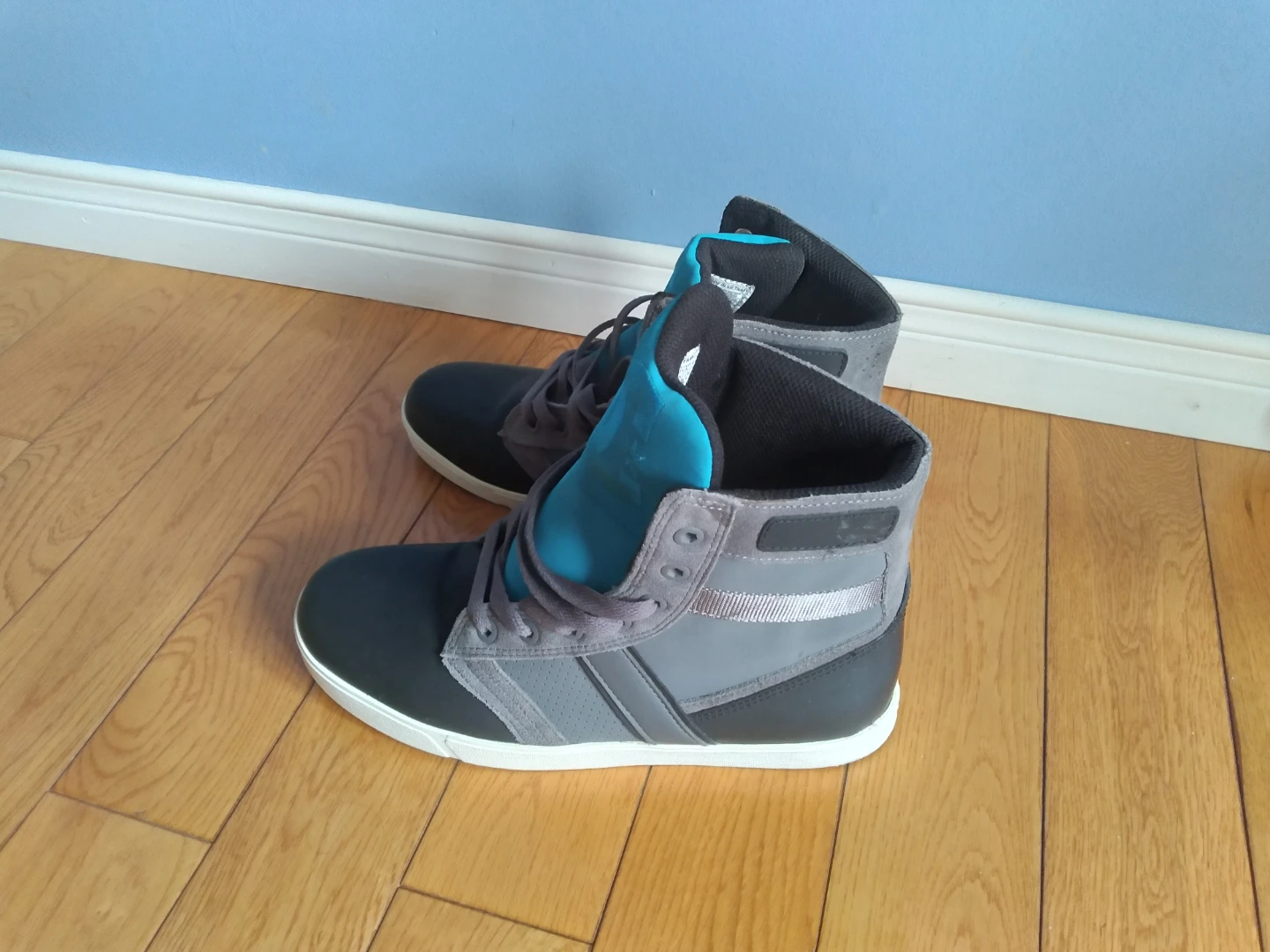 DC Shoes High-Top Sneakers - photo 5