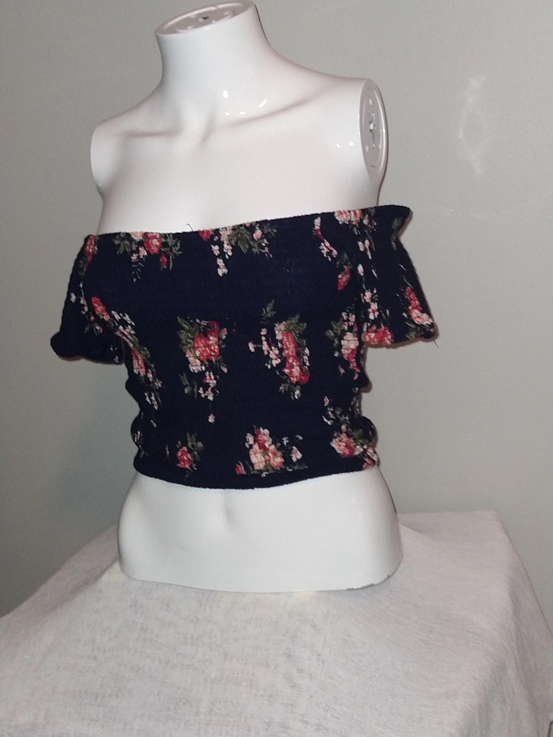 Fun And Flirt Small Ruffled Floral Pattern Crop Top - photo 2