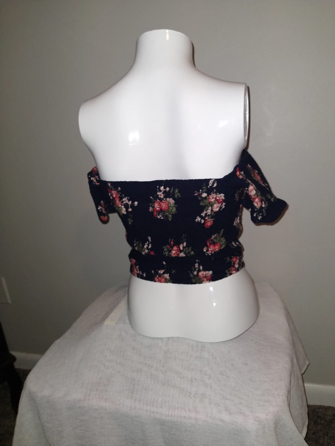 Fun And Flirt Small Ruffled Floral Pattern Crop Top - photo 3