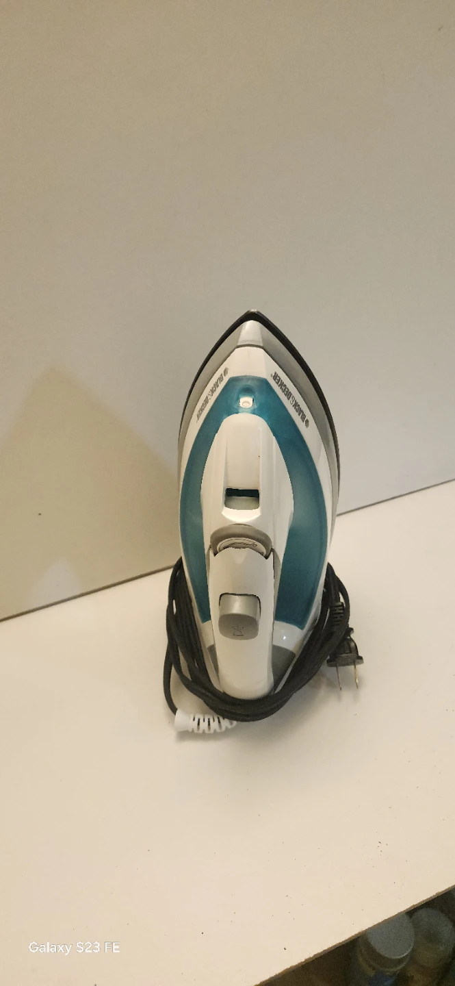 BLACK+DECKER Travel Iron