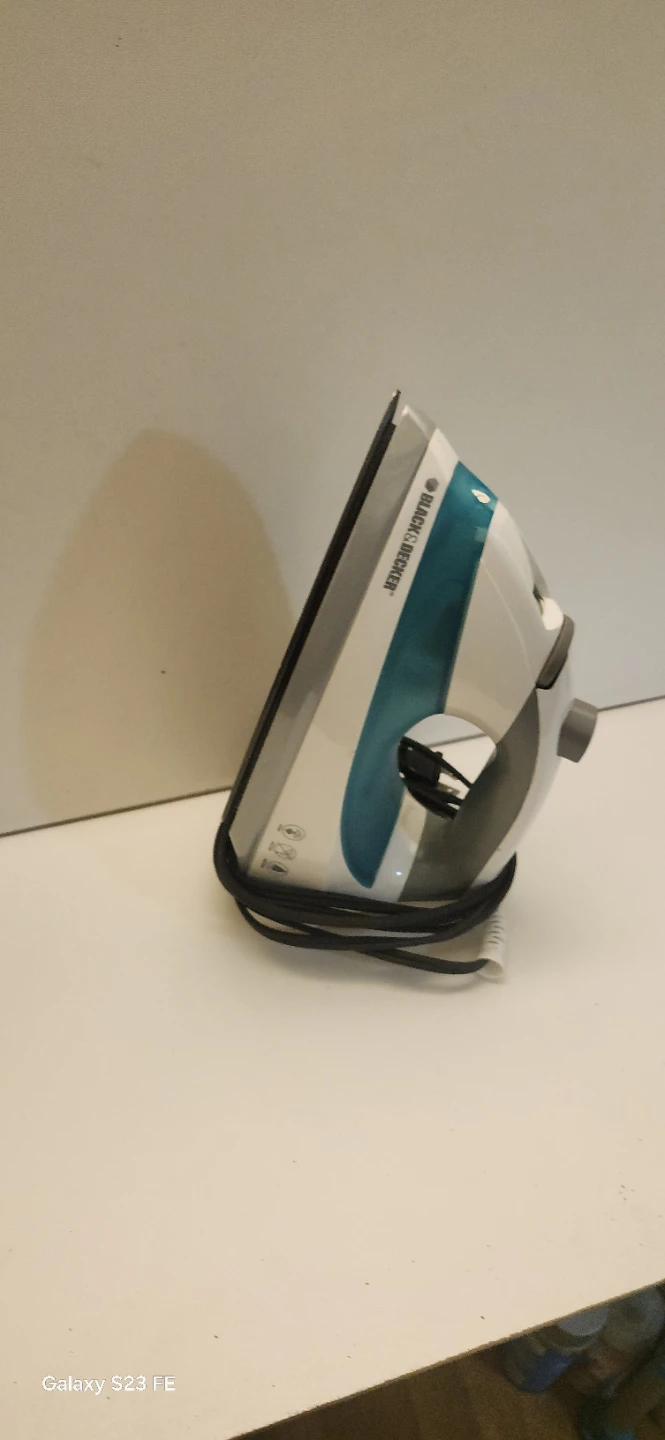 BLACK+DECKER Travel Iron - photo 4