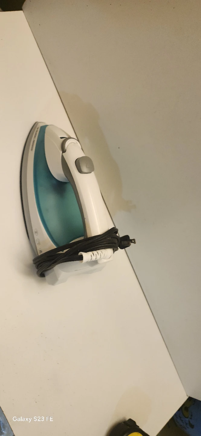 BLACK+DECKER Travel Iron - photo 5