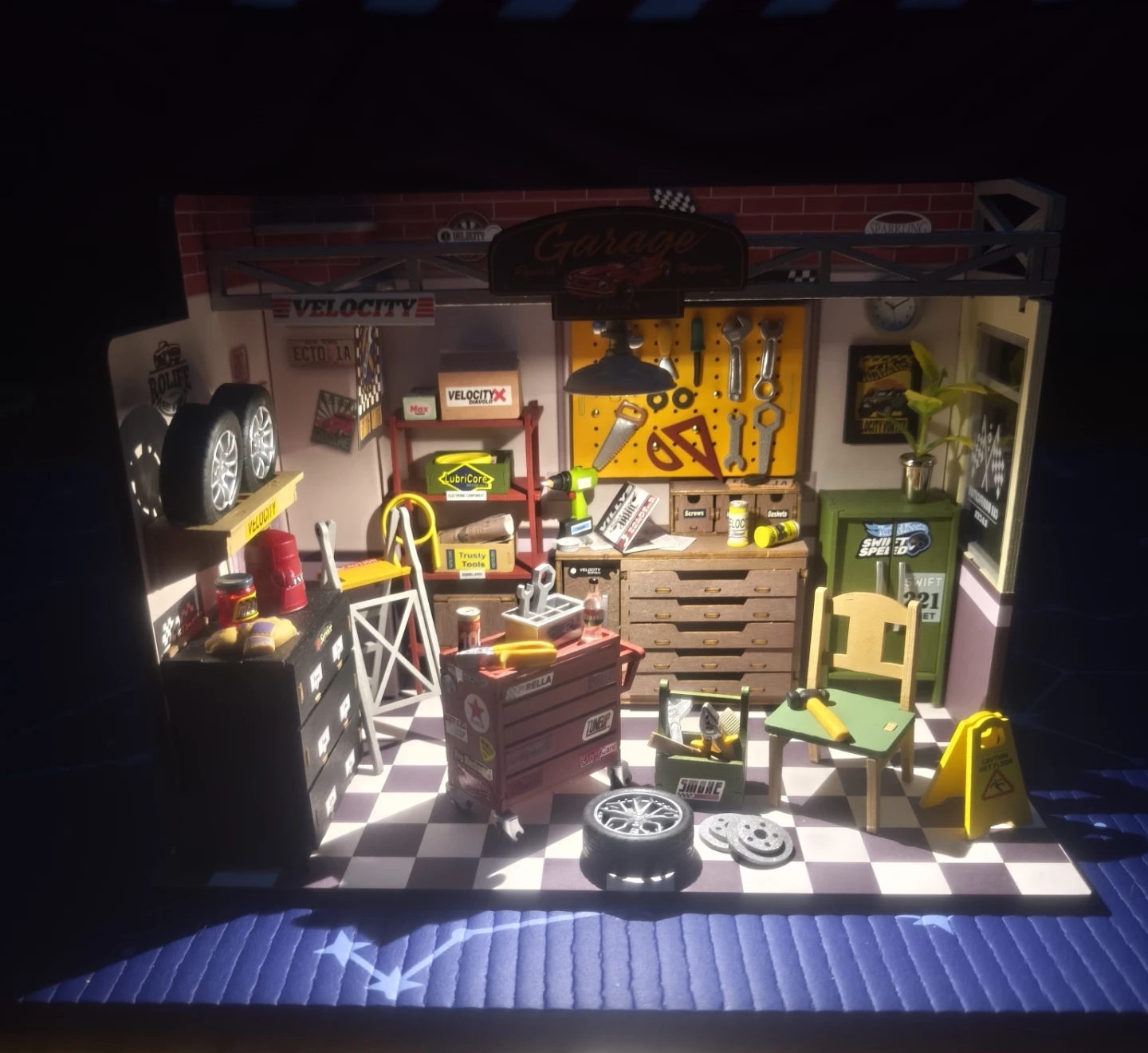 DIY Miniature Garage - Rolife
