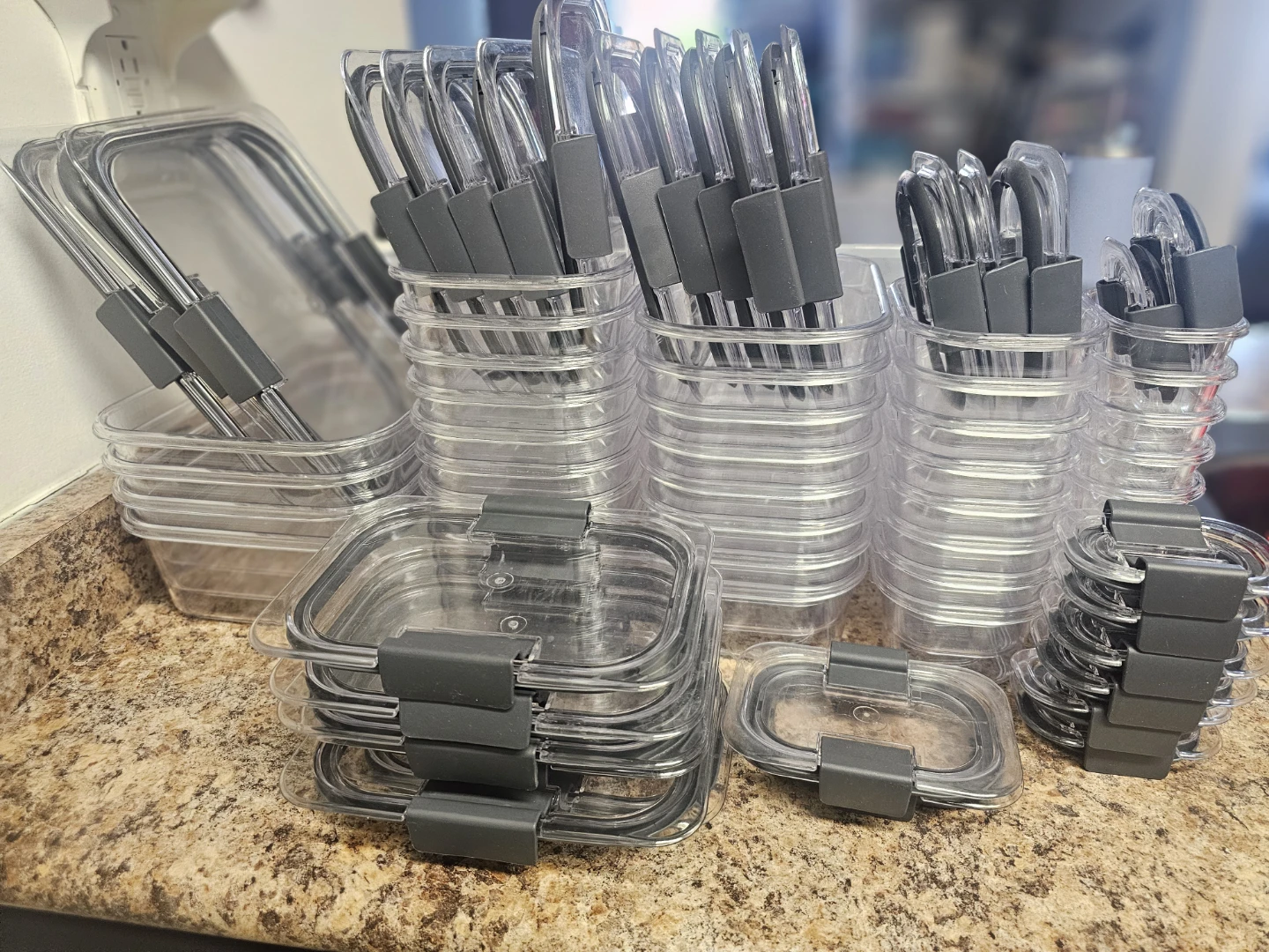 RUBBERMAID Brilliance Food Storage Containers