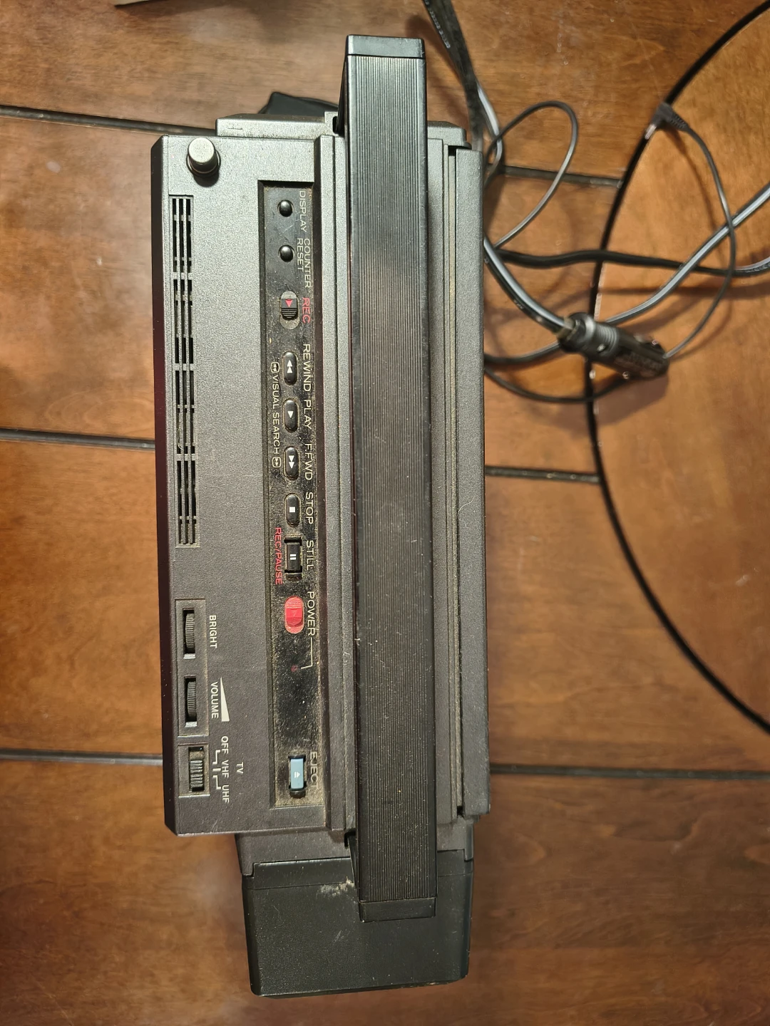 Casio VF-3000 Portable VHS Video Cassette Recorder & TV - photo 2