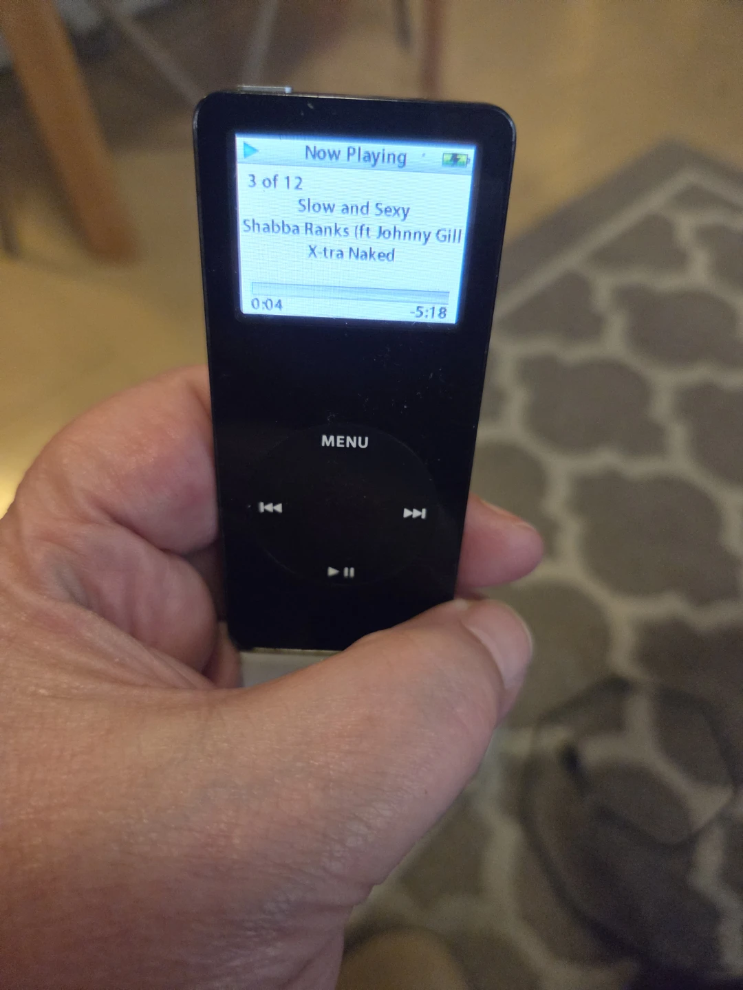 Apple iPod Nano 4th Gen 4GB MP3 Player - photo 3